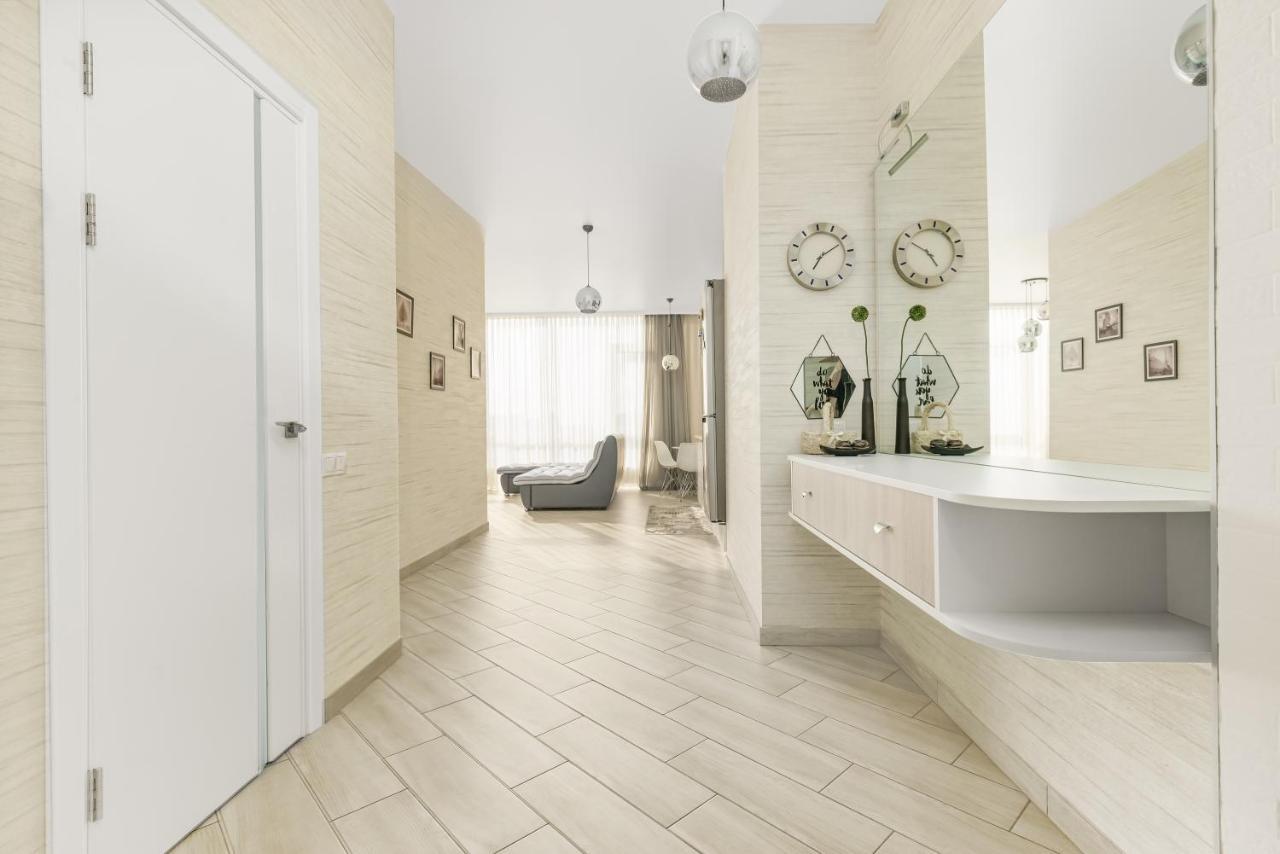 Gagarin Plaza 1-Bedroom Apartment オデッサ エクステリア 写真